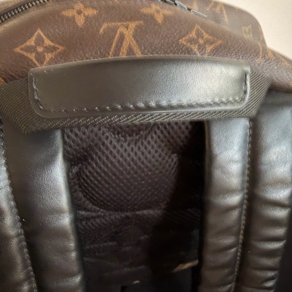 Louis Vuitton Retired Dean Backpack - Picture 4 of 12